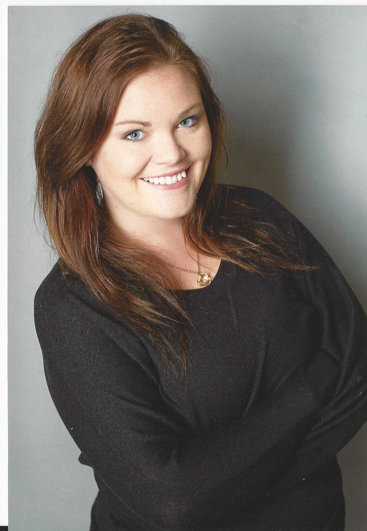 Laura head shot
