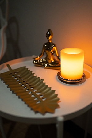 table-with-candle